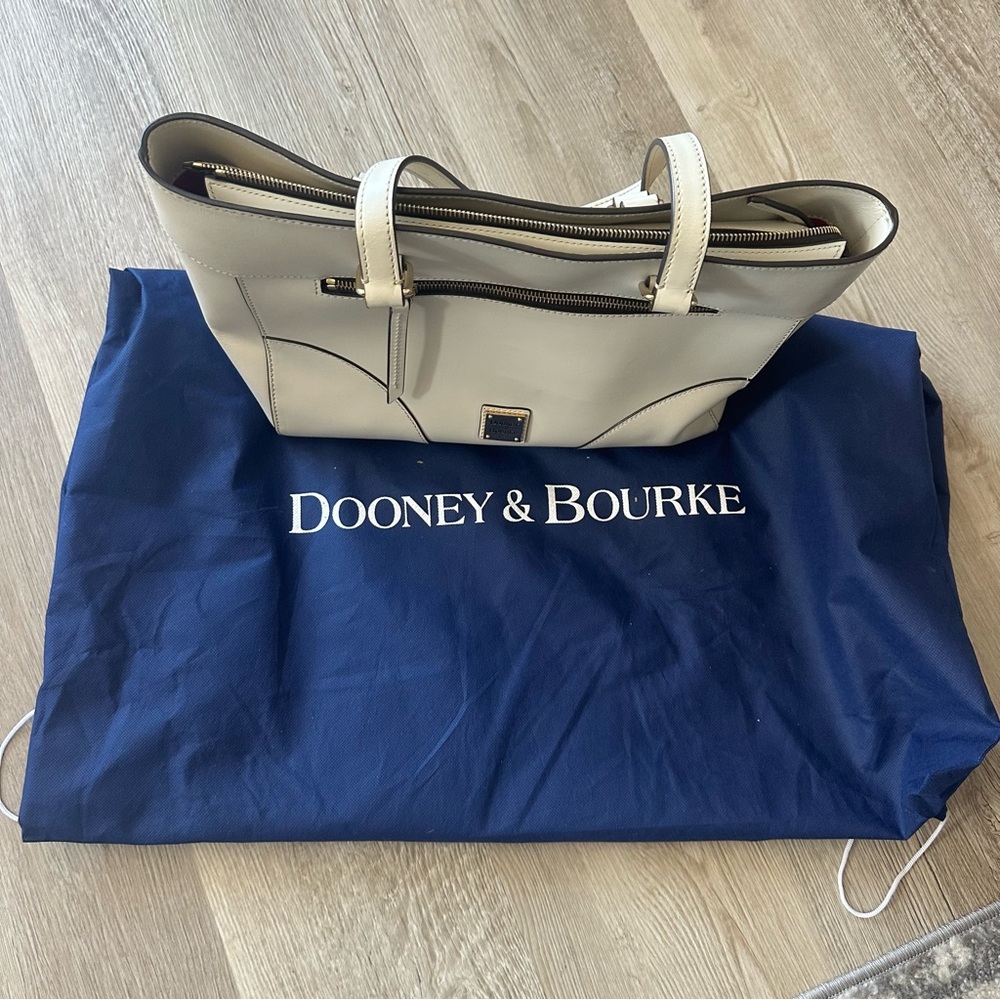 Dooney & Bourke Cream shoulder bag (like new) with dust bag
